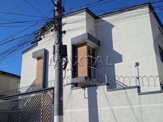 Casa de 49m² em condomínio fechado, 2 quartos, sala, cozinha, banheiro, área de serviço e 1 vaga