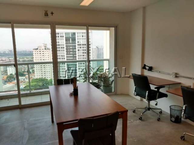 Sala comercial em Santana com 30m², toda em piso frio, ar condicionado, 1 banheiro, 1 vaga.