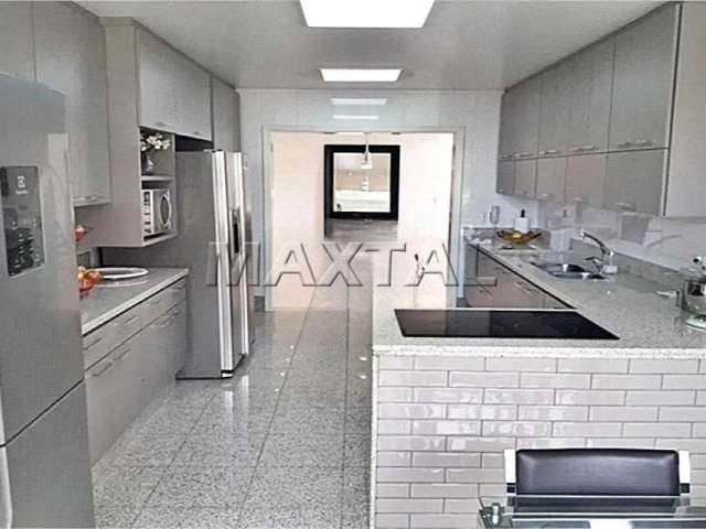 Casa na Santa Teresinha, de 570m². Com 4 quartos , 4 suítes , 4 vagas de garagem e 5 banheiros