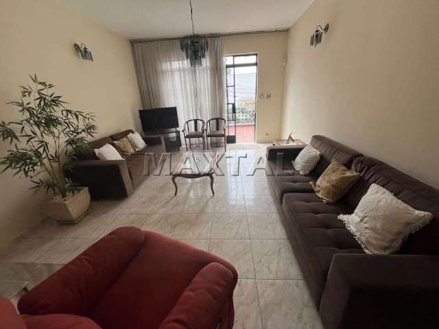 Vende sobrado no Parque do com 3 dormitórios, sendo 1 suite, sala para 2 ambientes.