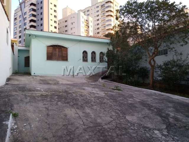 Vende sobrado no Parque do com 3 dormitórios, sendo 1 suite, sala para 2 ambientes.