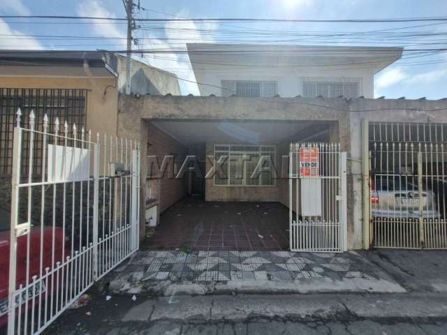 Sobrado  à venda, de 120m², com  2 quartos, 2  banheiros e 2 vagas cobertas. Em Santana.