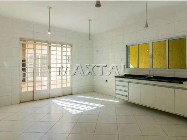 Casa na Região de Santa Teresinha com 245m², com 3 dormitórios, 3 banheiros e 5 vagas.