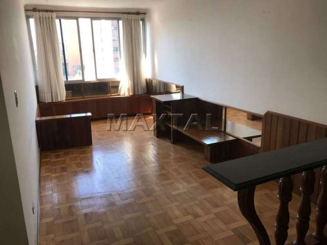 Apartamento em Santana, com 80m², 3 dormitórios, com armários embutidos, sala para 2 ambientes.