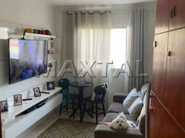 Apartamento na Vila Galvão, à venda. De 50m². Com 2 dormitórios, 1 sala e 1 vaga de garagem.