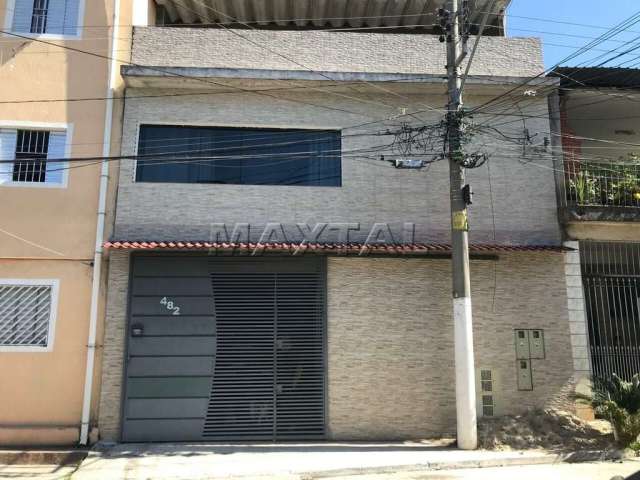 Sobrado 160m²,3 Dormitórios,2 Banheiros, Quintal com Lavanderia Grande e 2 Vagas de Garagem