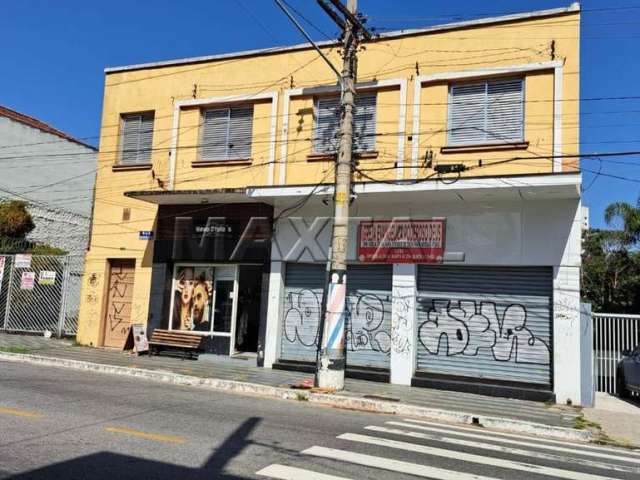 Loja Comercial em Santana, com um salão, cozinha e dois banheiros no térreo e três salas acima.