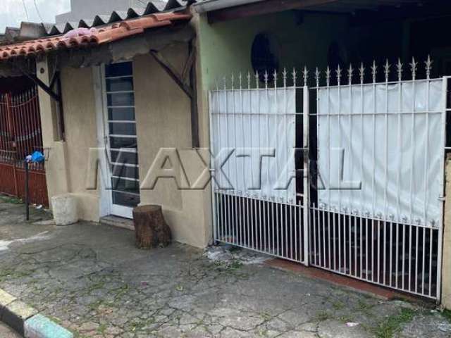 Casa térrea à venda com 2 dormitórios, na Vila Rosália em Guarulhos, com 2 vagas.