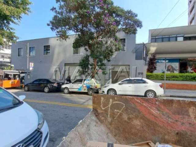 Loja comercial na rua Salete, em Santana, com 44m² de área, banheiro e depósito.