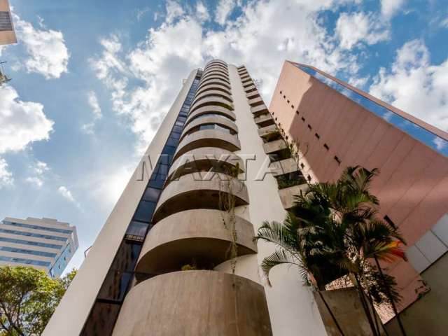 Apartamento à venda de 287m², na Alameda Itu. Com 4 dormitórios, 3 suítes e varanda.