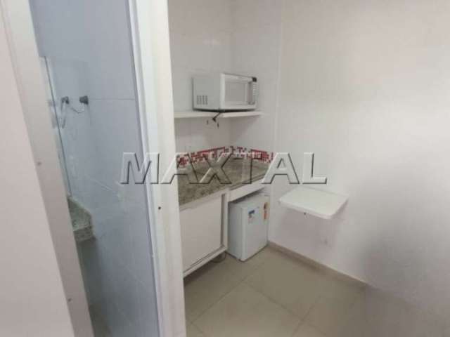 Kitnet em Santana, 11m², piso frio, armário, banheiro com box, lavanderia