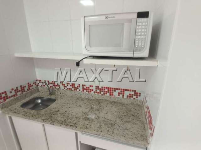 Kitnet em Santana, 11m², piso frio, armário, banheiro com box, lavanderia