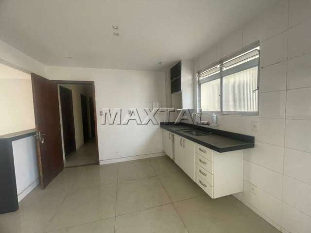 Apartamento à venda, com 2 dormitórios, 2 banheiros, sala, cozinha, 1 vaga de garagem, de 85 m².