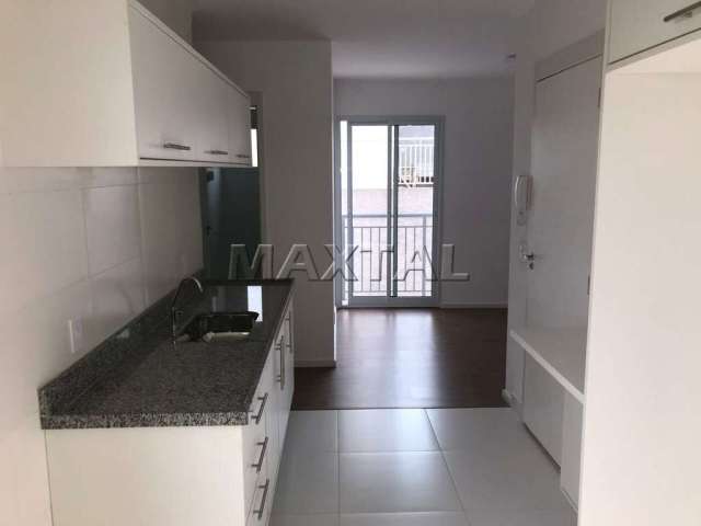 Apartamento em condomínio à venda, de 47m². Com 2 dormitórios, 1 sala, 1 banheiro e varanda.