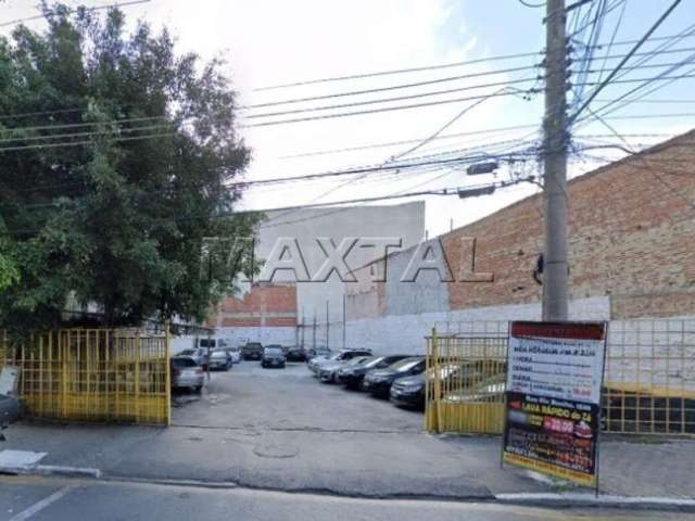 Terreno à venda com 400m² de área total e 9,00m de frente, no bairro do Brás.