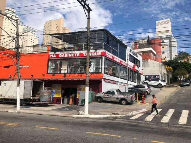 Galpão à venda com renda, com 4 banheiros e 318m². No Imirim, em avenida movimentada