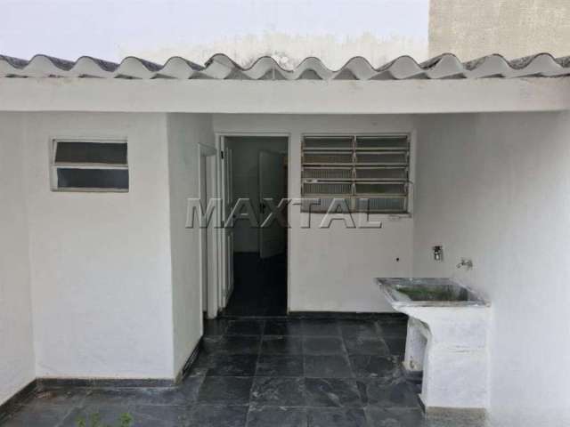 Sobrado para locação com 2 dormitórios e 1 vaga de garagem,  Vila Leonor, 75m².