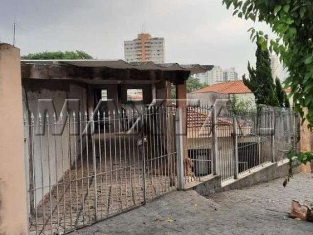 Casa à venda na Água Fria, de 270m². Com 5 dormitórios, 1 suíte, 4 banheiros e 2 vagas.