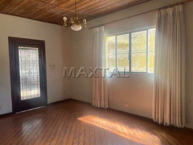 Casa à venda, com 4 dormitórios, 1 suíte, 3 banheiros e 7 vagas, com 234m², na Lapa.