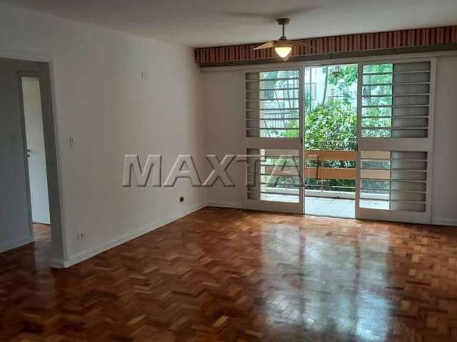 Apartamento com 124m², 3 dormitórios, sala ampla com sacada, cozinha planejada, 2 vagas.