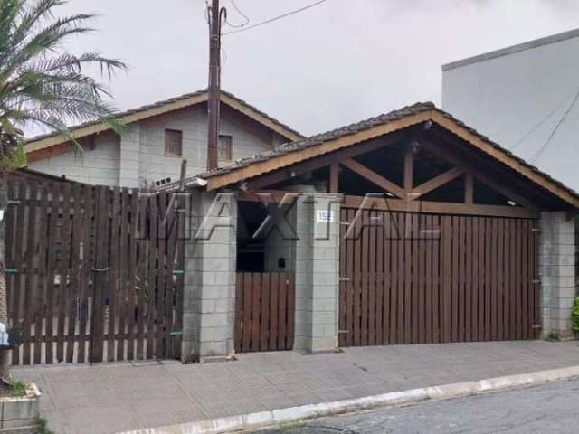 Sobrado com 4 dormitórios, sendo 1 suíte, sala e 3 vagas de garagem, no Jardim Guapira.