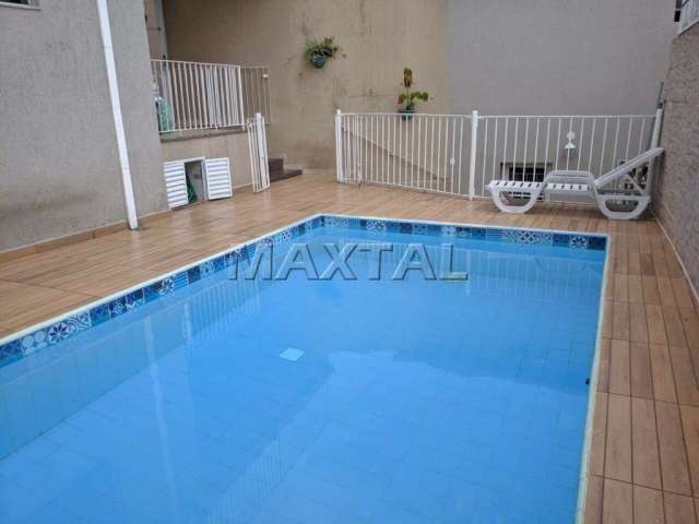 Casa de Vila à venda, de 240m². Com 3 dormitórios, 1 suíte e 2 vagas. Santa Terezinha.