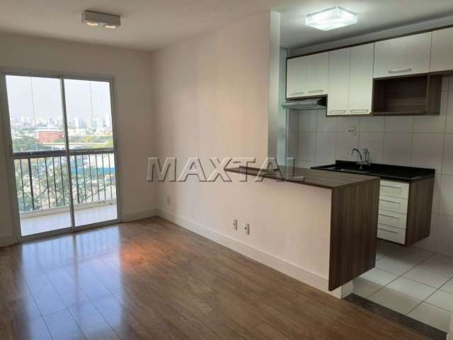 Apartamento com 2 dormitórios, 1 banheiro, 2 vagas de garagem. De 53m², na Lapa.