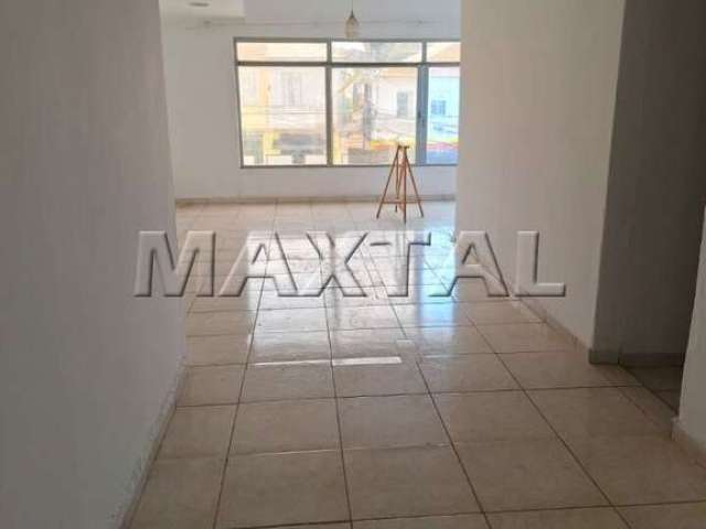 Apartamento, primeiro e segundo andar,  112m² 3 dormitórios, sala, copa, cozinha, e banheiro.