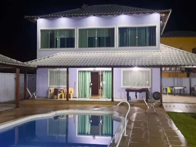 Linda casa 04 quartos piscina, condomínio de frente ao mar de Jaconé, Maricá.