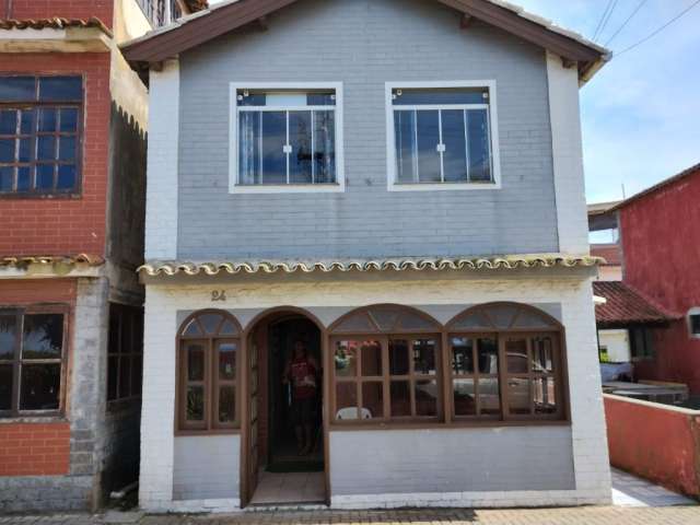 Lindo sobrado porteira fechada,  04 quartos frente ao mar de Jaconé, Maricá