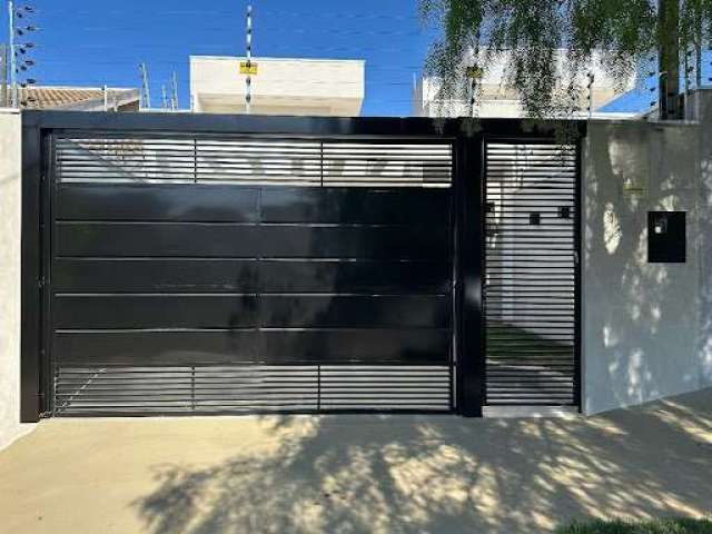 Linda Casa com 3 dormitórios sendo 01 suite à venda, 94 m² por R$ 514.000 - Jardim Araucária - Maringá/PR