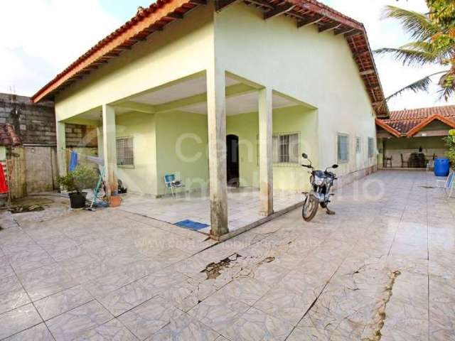 CASA à venda com 3 quartos em Peruíbe, no bairro Jardim Somar