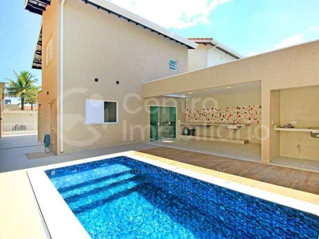 CASA à venda com piscina e 4 quartos em Peruíbe, no bairro Balneário Casa Blanca