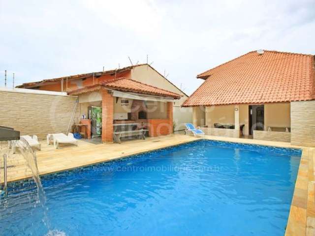 CASA à venda com piscina e 3 quartos em Peruíbe, no bairro Jardim Icaraiba