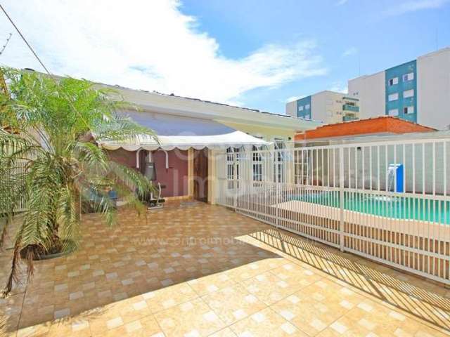 CASA à venda com piscina e 3 quartos em Peruíbe, no bairro Parque Balneario Oasis