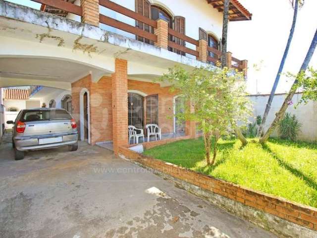 CASA à venda com 4 quartos em Peruíbe, no bairro Centro