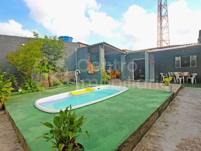 CASA à venda com piscina e 3 quartos em Peruíbe, no bairro Balneario Sao Joao Batista