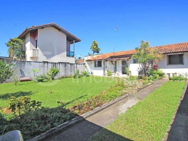 CASA à venda com 2 quartos em Peruíbe, no bairro Jardim Mar E Sol