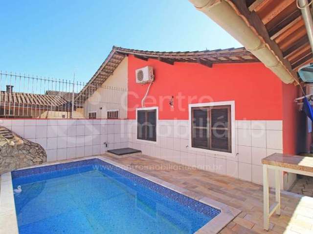 CASA à venda com piscina e 3 quartos em Peruíbe, no bairro Balneario Sambura