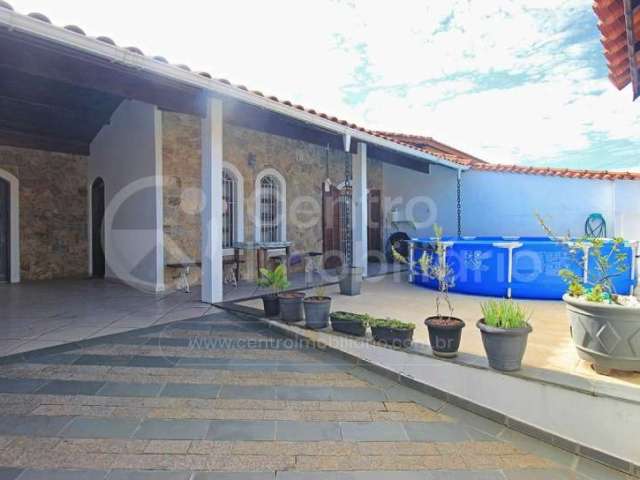 CASA à venda com 3 quartos em Peruíbe, no bairro Balneario Sambura