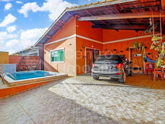 CASA à venda com piscina e 3 quartos em Peruíbe, no bairro Balneario Florida