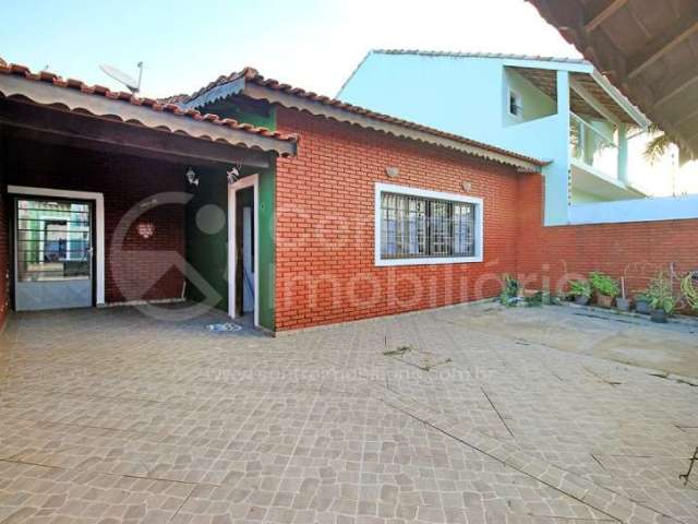 CASA à venda com 3 quartos em Peruíbe, no bairro Jardim Peruibe