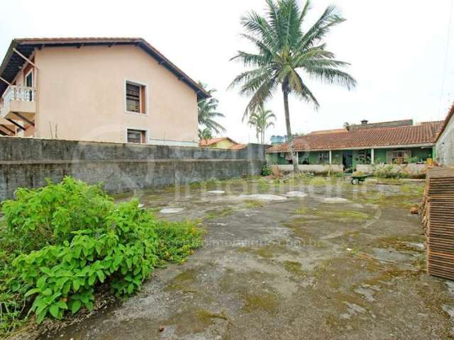 CASA à venda com 2 quartos em Peruíbe, no bairro Jardim Beira Mar