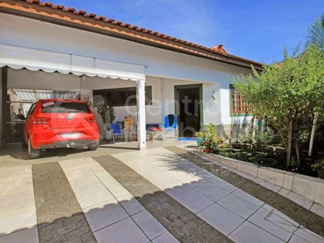 CASA à venda com 3 quartos em Peruíbe, no bairro Parque Balneario Oasis