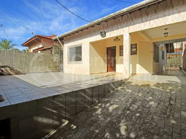 CASA à venda com piscina e 2 quartos em Peruíbe, no bairro Balneario Barra de Jangada