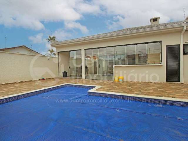 CASA à venda com piscina e 3 quartos em Peruíbe, no bairro Jardim Marcia