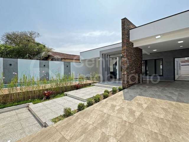 CASA à venda com piscina e 3 quartos em Peruíbe, no bairro Jardim Beira Mar