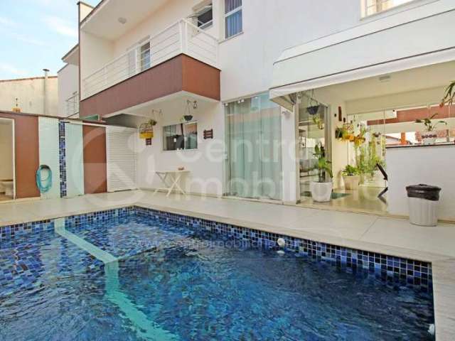 CASA à venda com piscina e 4 quartos em Peruíbe, no bairro Jardim Imperador