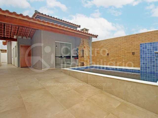 CASA à venda com piscina e 2 quartos em Peruíbe, no bairro Flora Rica