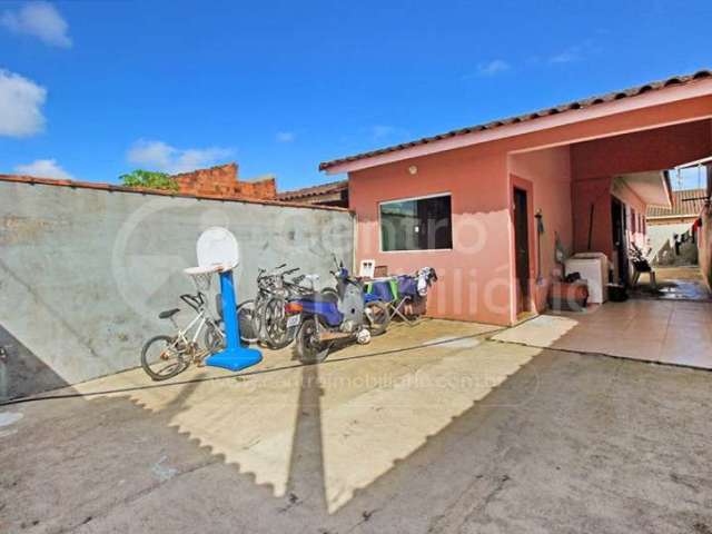 CASA à venda com 2 quartos em Peruíbe, no bairro Balneario Sao Joao Batista